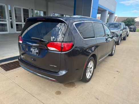 Used 2020 Chrysler Pacifica Limited FWD image 6