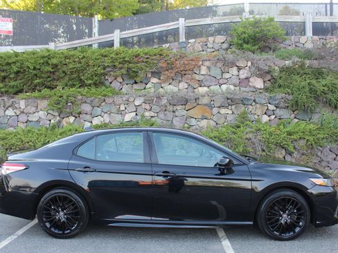 Used 2020 Toyota Camry SE FWD image 5