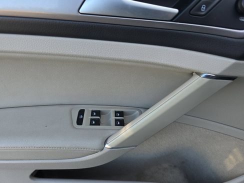 Used 2015 Volkswagen e-Golf SEL Premium FWD image 10