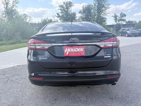 Used 2018 Ford Fusion SE w/ Equipment Group 201A FWD image 5