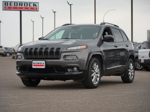 Used 2018 Jeep Cherokee Latitude AWD/4WD image 7