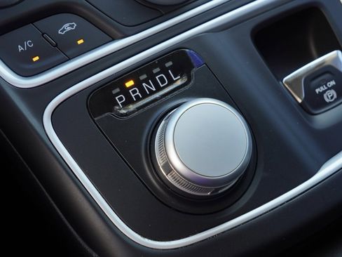 Used 2017 Chrysler 200 Limited Platinum image 14