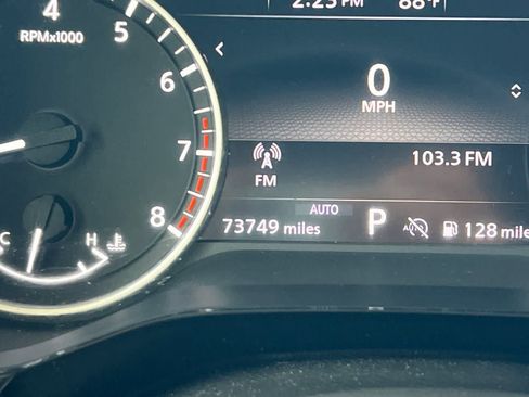 Used 2022 Nissan Pathfinder SV AWD/4WD image 26