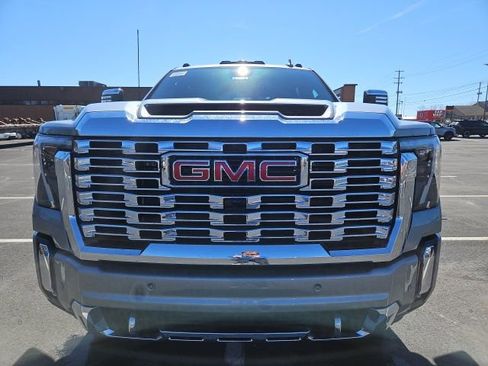 New 2026 GMC Sierra 2500 Denali w/ Denali Reserve Package image 8