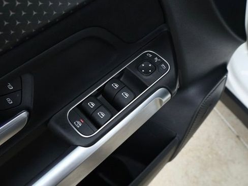 Certified 2025 Mercedes-Benz GLB 250 image 30