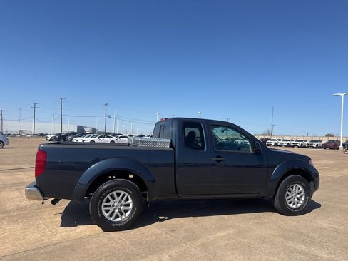 Used 2016 Nissan Frontier SV image 26