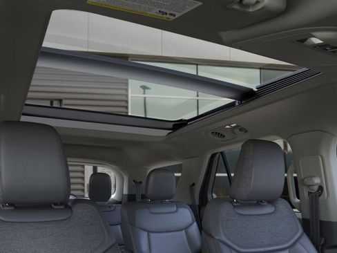 New 2025 Ford Explorer Active w/ Active Comfort Package image 22