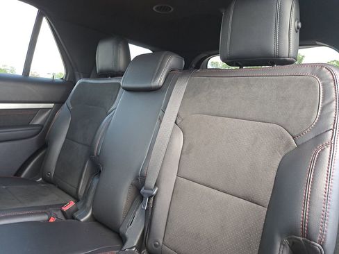 Used 2019 Ford Explorer XLT w/ Equipment Group 202A image 9