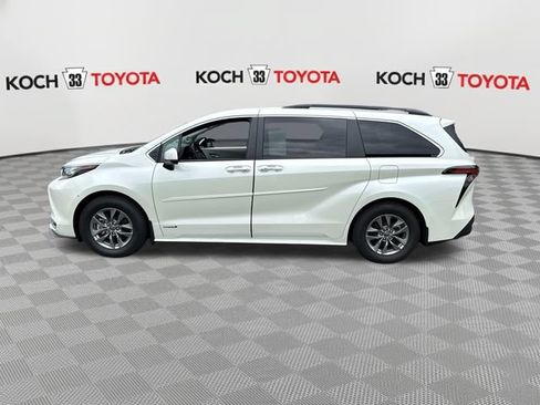 Used 2021 Toyota Sienna XLE w/ XLE Plus Package AWD/4WD image 4