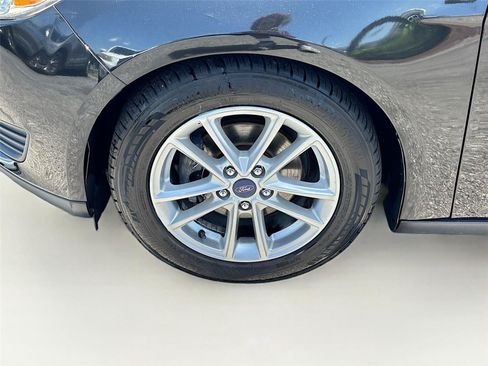 Used 2015 Ford Focus SE FWD image 28