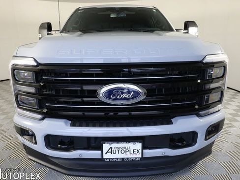 Used 2025 Ford F250 Platinum AWD/4WD image 2
