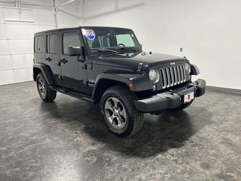 Used 2018 Jeep Wrangler Unlimited Sahara AWD/4WD image 5