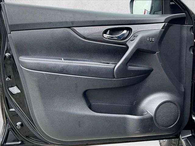 Used 2019 Nissan Rogue SV w/ Sun & Sound Touring Package AWD/4WD image 18