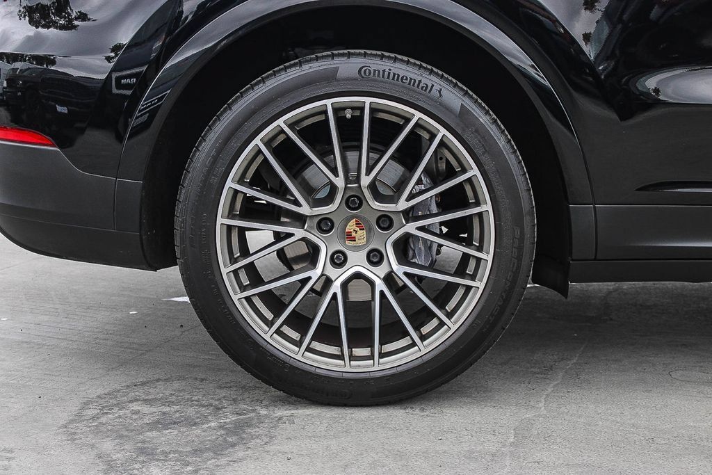 Used 2022 Porsche Cayenne Platinum Edition AWD/4WD image 12