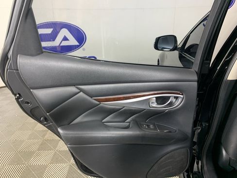 Used 2015 INFINITI Q70 3.7 image 29