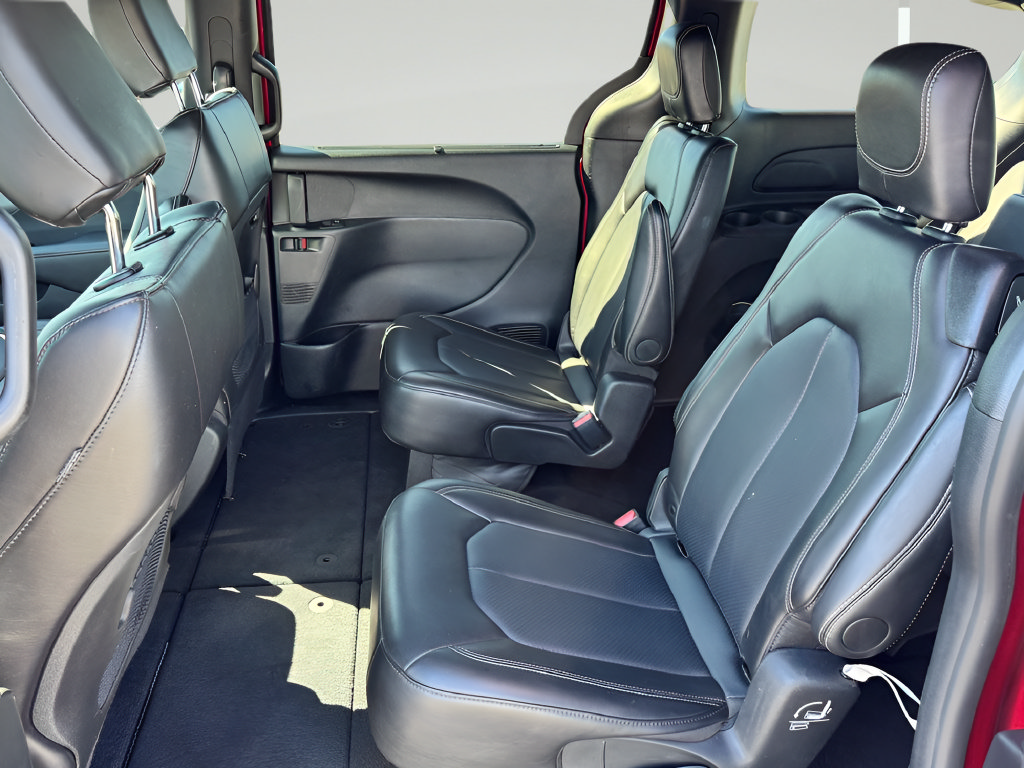Used 2025 Chrysler Pacifica Select FWD image 28