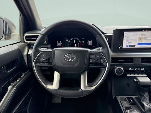 Used 2025 Toyota 4Runner SR5 AWD/4WD image 25