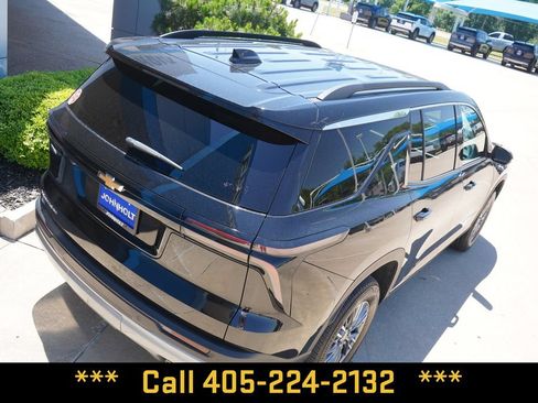 Used 2025 Chevrolet Traverse LT FWD image 13