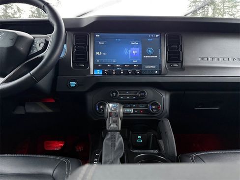 Used 2025 Ford Bronco Badlands image 15
