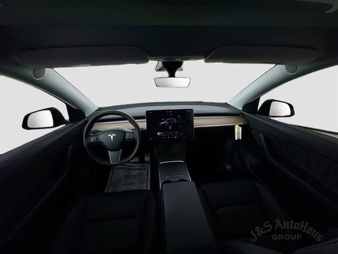 Used 2022 Tesla Model Y Long Range image 27
