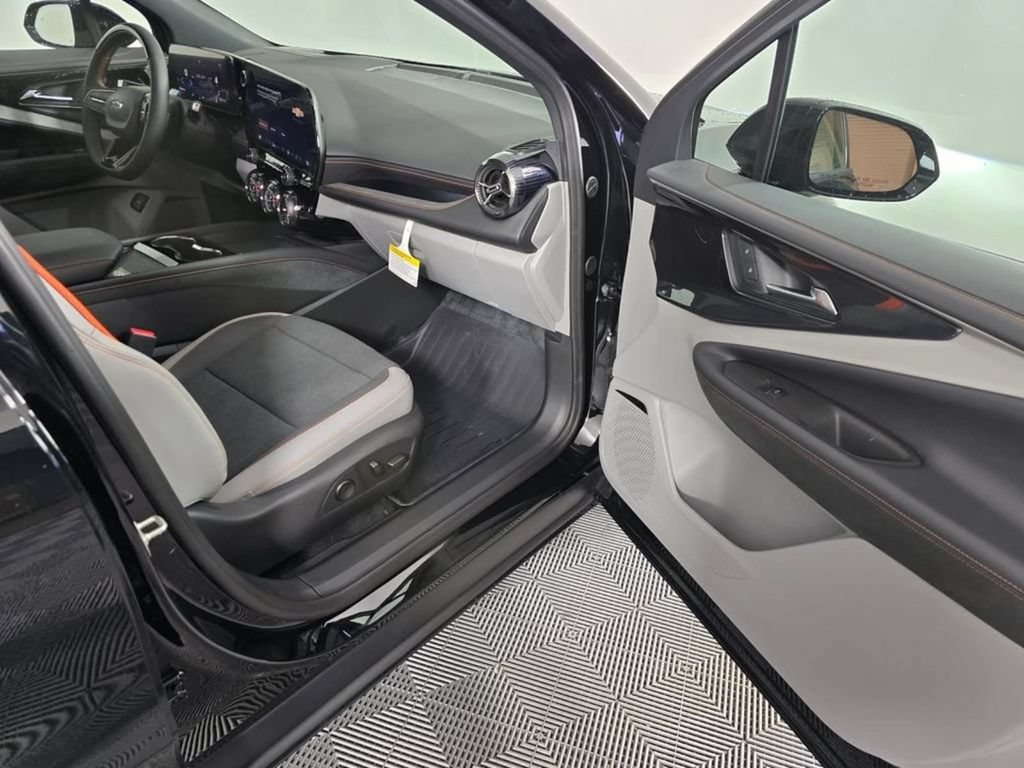 New 2026 Chevrolet Blazer EV SS w/ LPO, Blackout Package AWD/4WD image 12