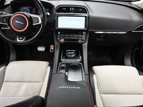 Used 2020 Jaguar F-PACE R-Sport image 29