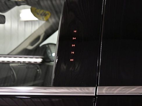 Used 2025 Ford Expedition Active image 14