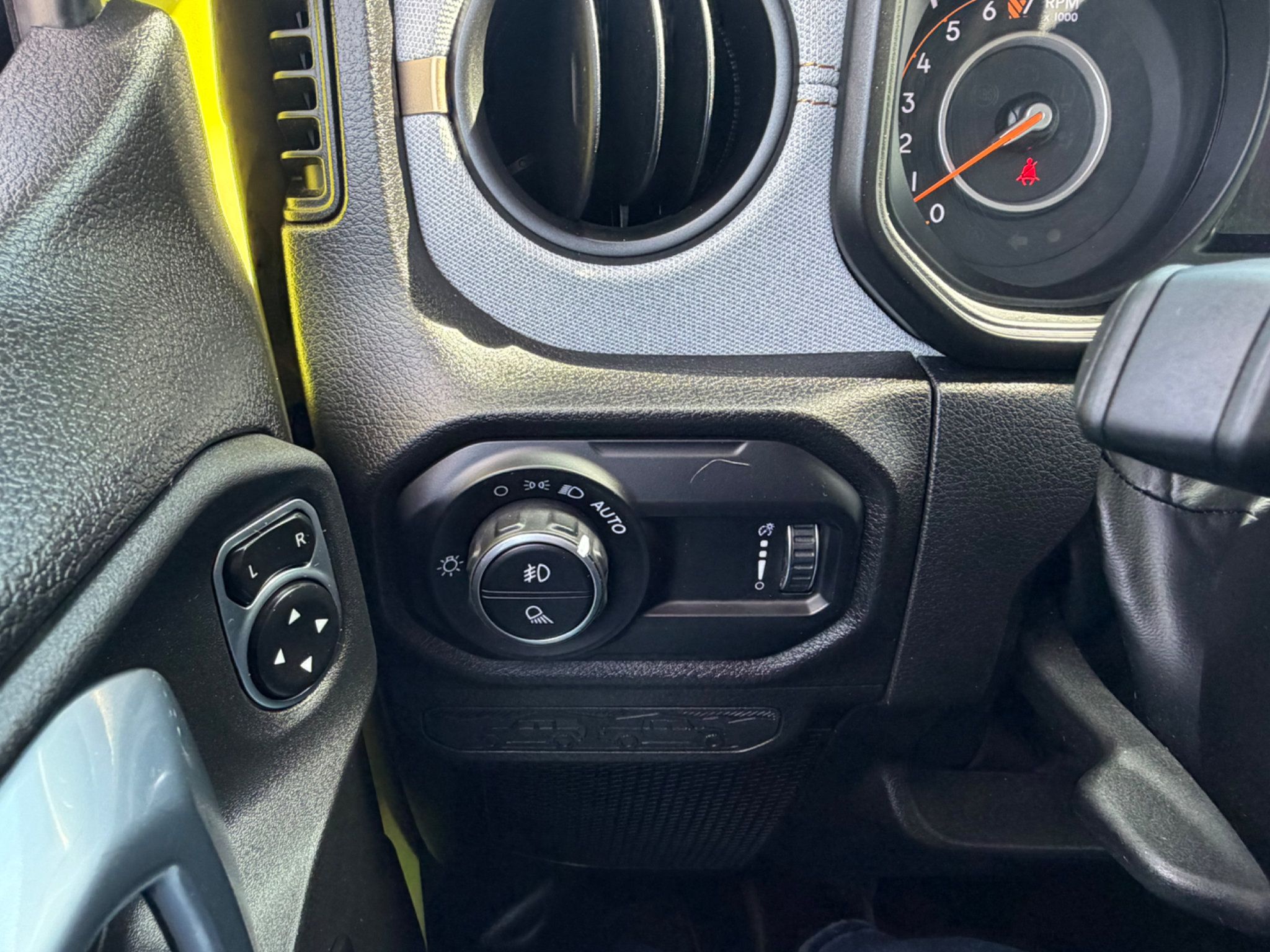Used 2024 Jeep Gladiator Sport AWD/4WD image 25