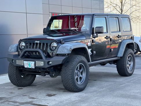 Used 2012 Jeep Wrangler Unlimited Rubicon w/ Dual Top Group AWD/4WD image 9