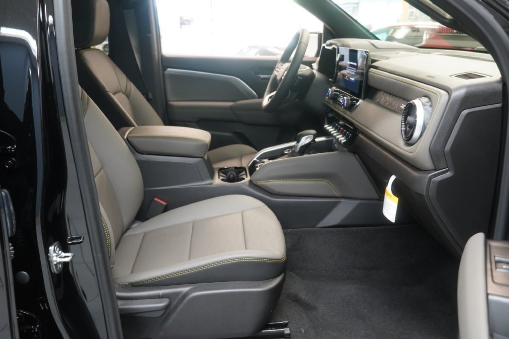 New 2026 Chevrolet Colorado ZR2 w/ Technology Package AWD/4WD image 25