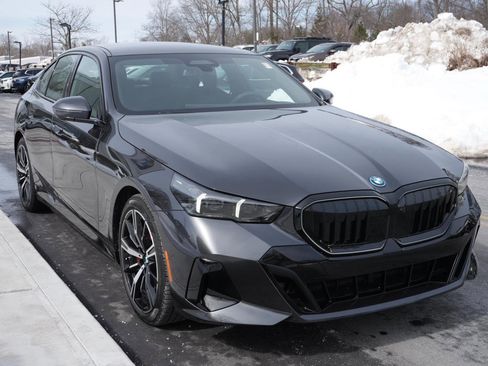 New 2026 BMW 550e xDrive w/ Executive Package image 13