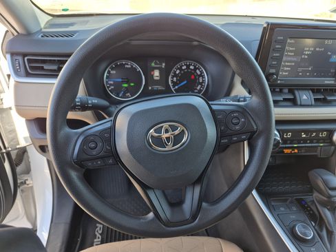 Used 2021 Toyota RAV4 XLE w/ Convenience Package AWD/4WD image 9