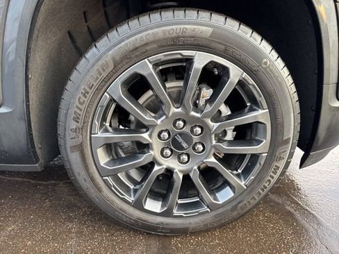 Used 2023 GMC Acadia Denali w/ Black Diamond Edition image 33