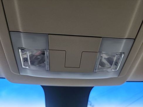 Used 2016 Ford Taurus SE image 10