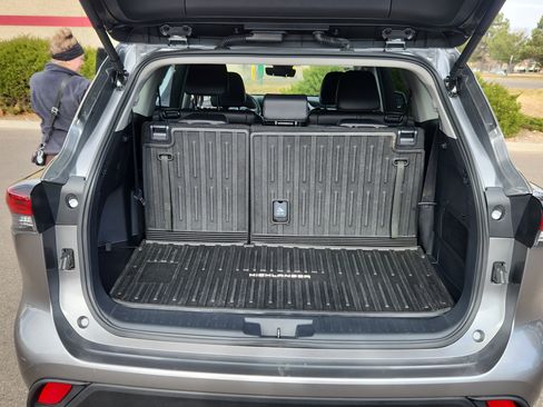 Certified 2025 Toyota Highlander XLE image 26