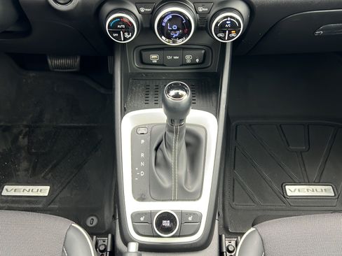 Certified 2025 Hyundai Venue Limited FWD image 15