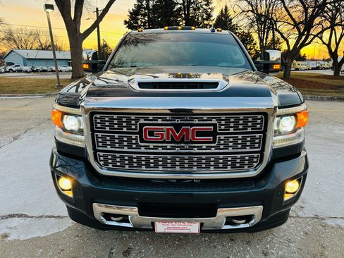 Used 2019 GMC Sierra 2500 Denali w/ Duramax Plus Package image 8