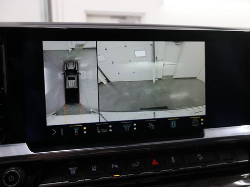 Used 2024 Chevrolet Silverado 2500 LTZ w/ LTZ Plus Package AWD/4WD image 18