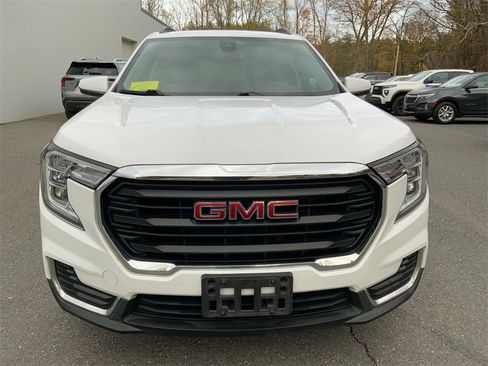 Used 2023 GMC Terrain SLE w/ Driver Convenience Package image 40