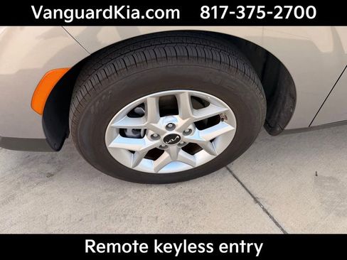 Certified 2025 Kia Soul LX image 8