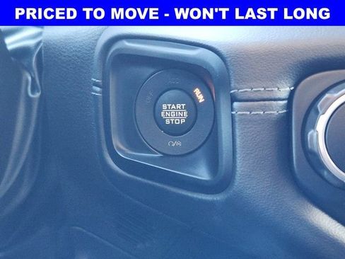 Used 2025 Jeep Wrangler Unlimited Rubicon image 8