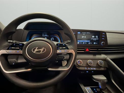 Certified 2026 Hyundai Elantra SE FWD image 18