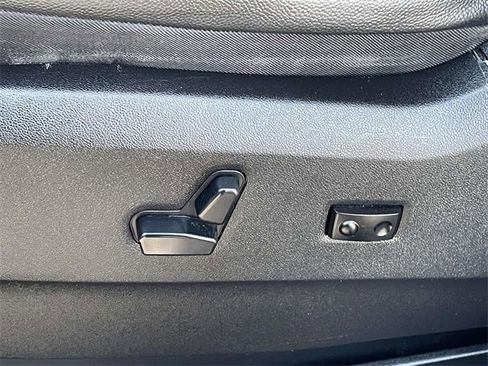 Used 2014 Chrysler Town & Country Touring image 19