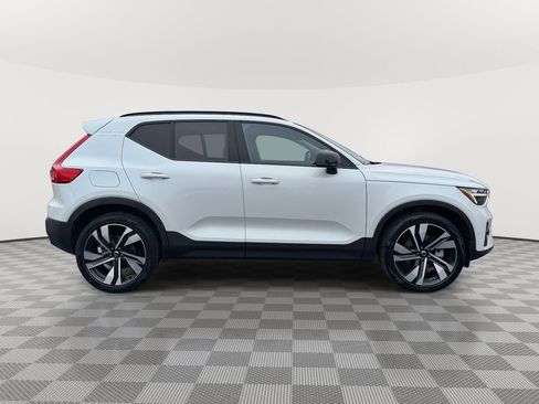 Certified 2023 Volvo XC40 B5 Ultimate w/ Protection Package Premier image 3