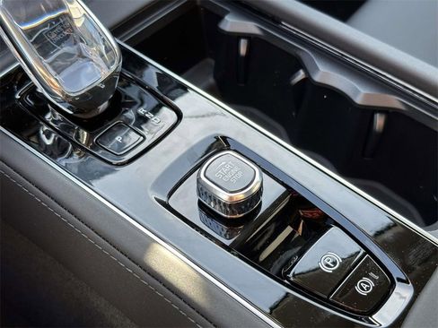 New 2026 Volvo XC90 T8 Plus w/ Protection Package Premier image 7