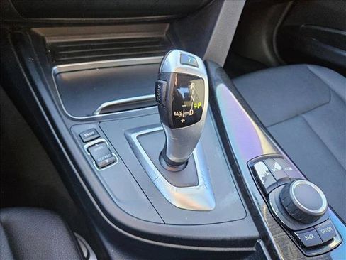 Used 2018 BMW 320i Sedan image 19