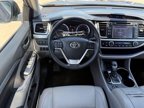 Used 2019 Toyota Highlander XLE AWD/4WD image 27