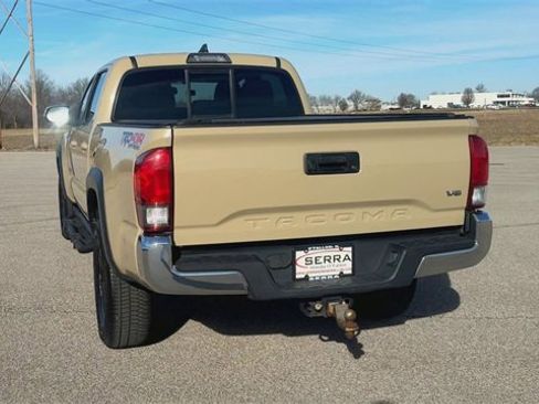 Used 2016 Toyota Tacoma TRD Off-Road image 7