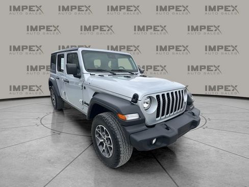 Used 2024 Jeep Wrangler Sport S image 7