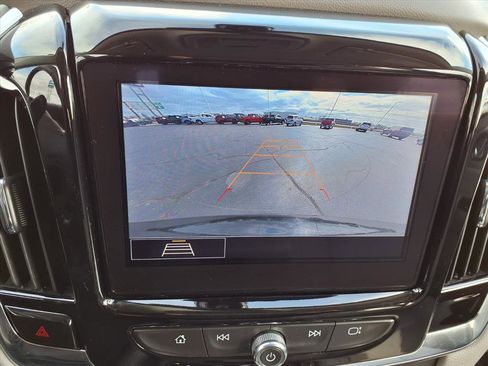 Used 2021 Chevrolet Traverse LT image 6